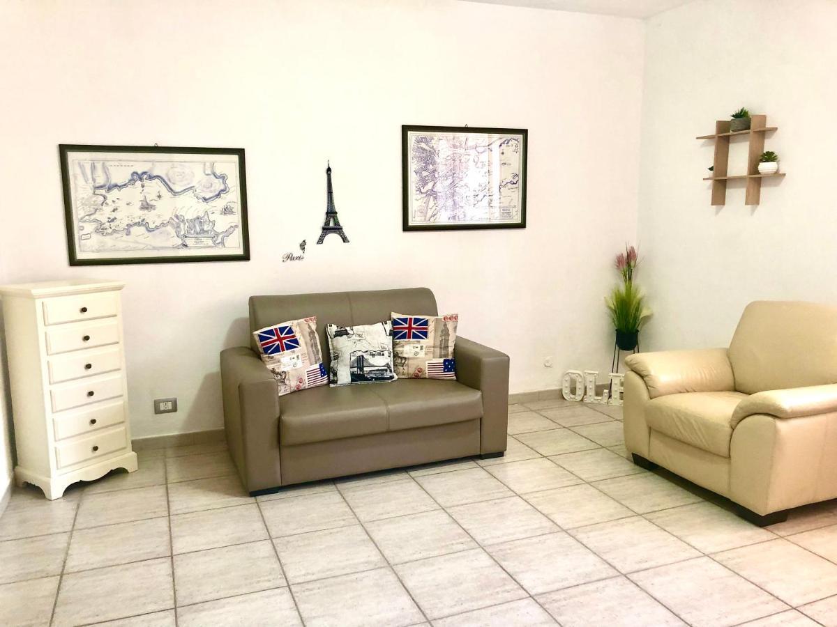 La Maison De Famille Appartamento Indipendente Con Cucina E Lavatrice Olbia Bagian luar foto